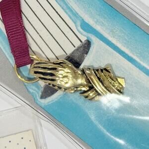 Vintage Set Of 2 Mastercraft Bookmarks Clip With Ribbon Isaiah 40:31 Gold T17‎